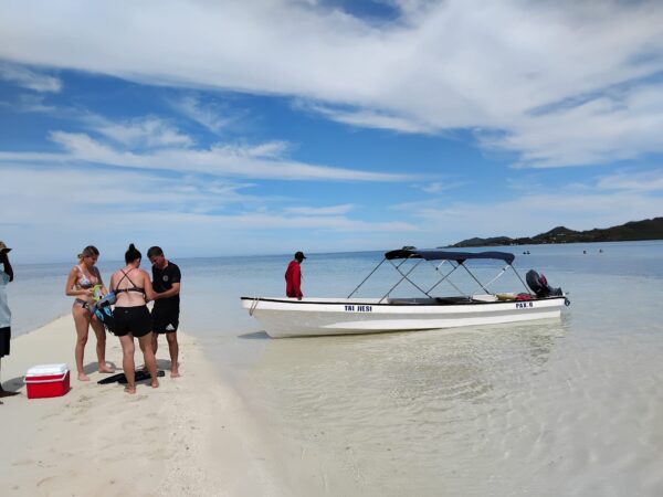 Explore Mamanucas Boat Tour